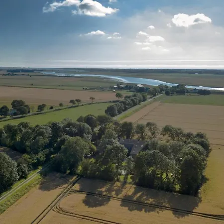 Liebevoll Hinterm Deich 3*