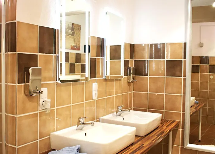 Liebevoll Hinterm Deich 3*